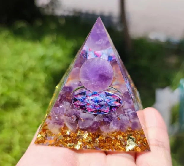 Clear epoxy resin pyramid ornament with embedded blue lapis lazuli crystal gravel, 6cm tall.