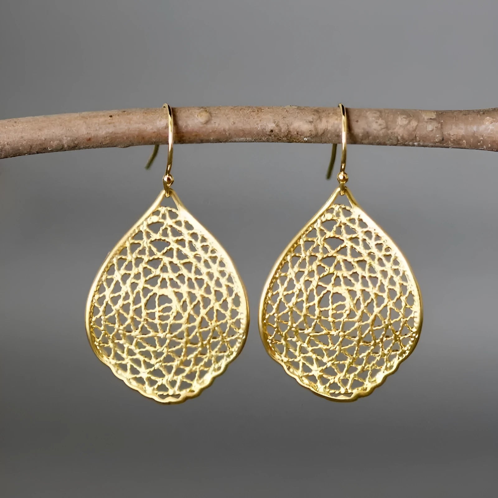 Gold retro leaf hollow pendant drop earrings with openwork design