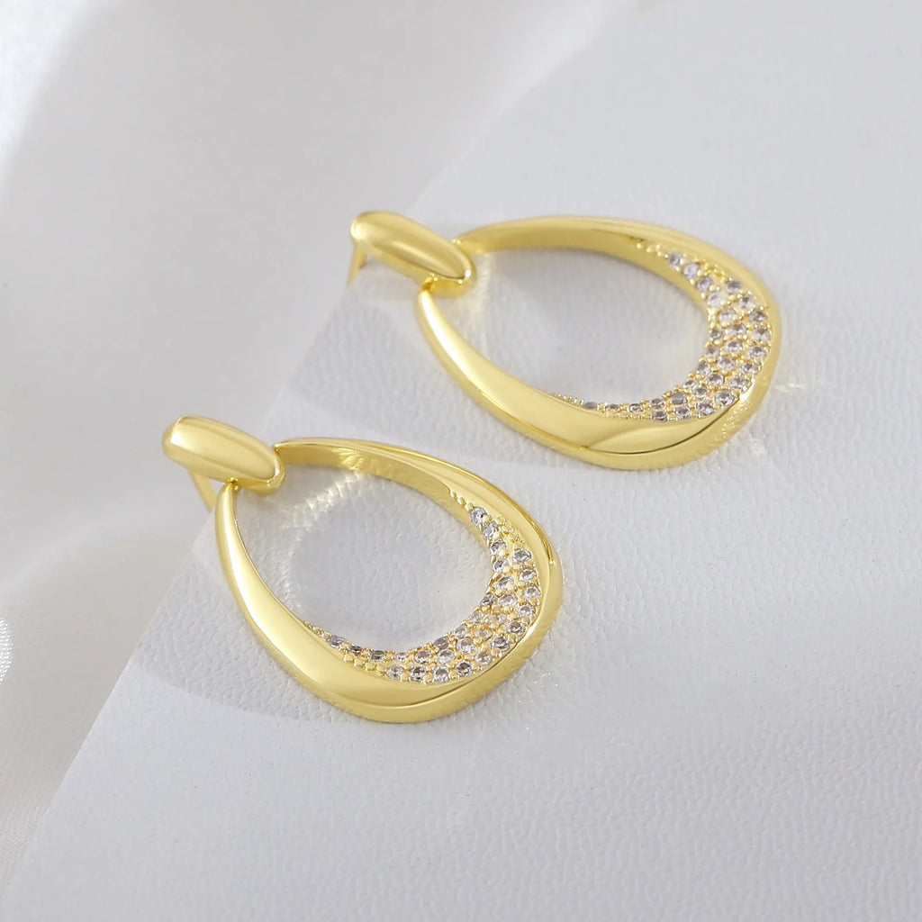 Yellow gold geometric drop earrings with oval shape measuring 2.6 by 1.7 centimetres