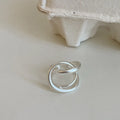 Geometric open ring with three-dimensional interlaced metal design in gold or silver colour