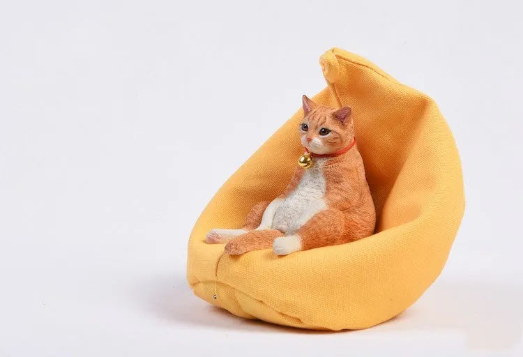 1:6 scale cat ornament on sofa for car dashboard decoration