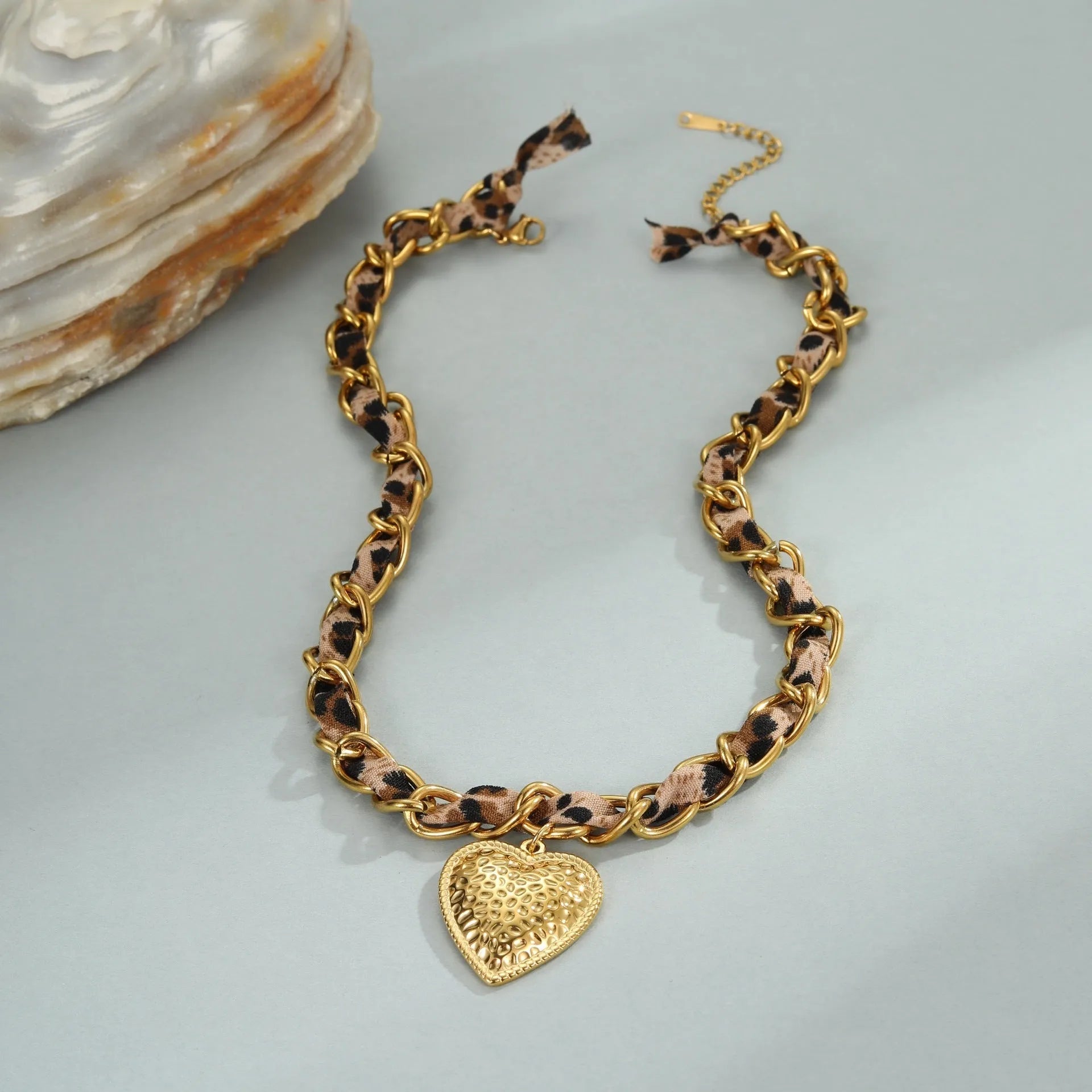 Stainless steel geometric leopard love pendant necklace with adjustable chain