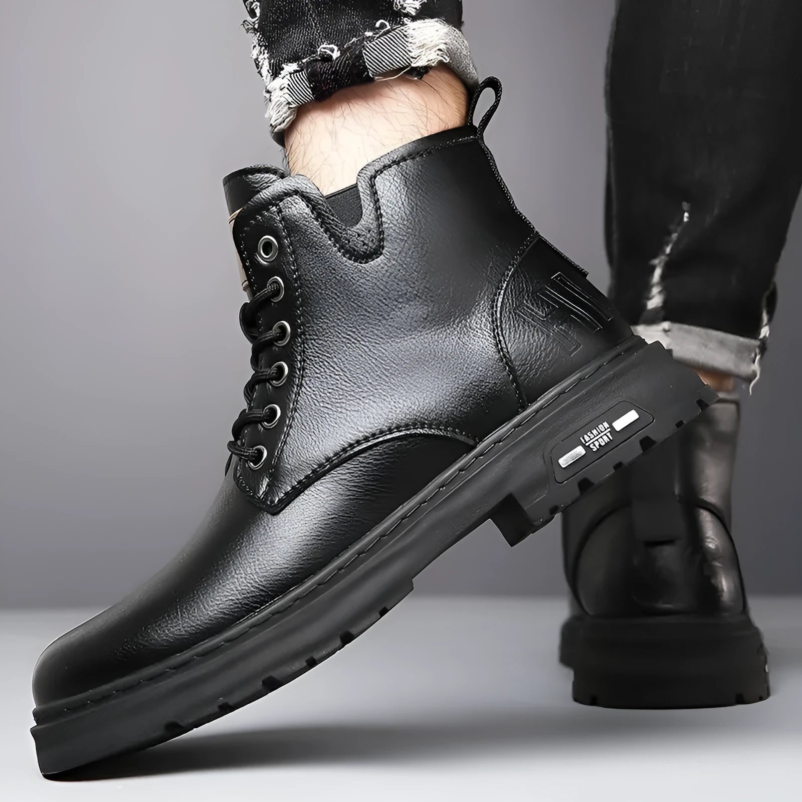 British Martin men's boots with thick rubber sole, front lace-up, round toe, black colour