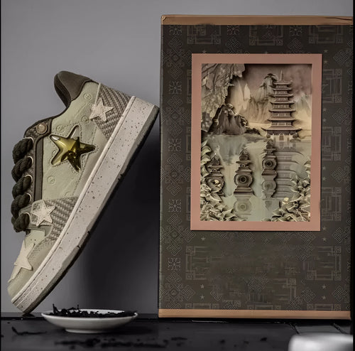 Green star pattern low-top casual shoes with rubber sole and laces
