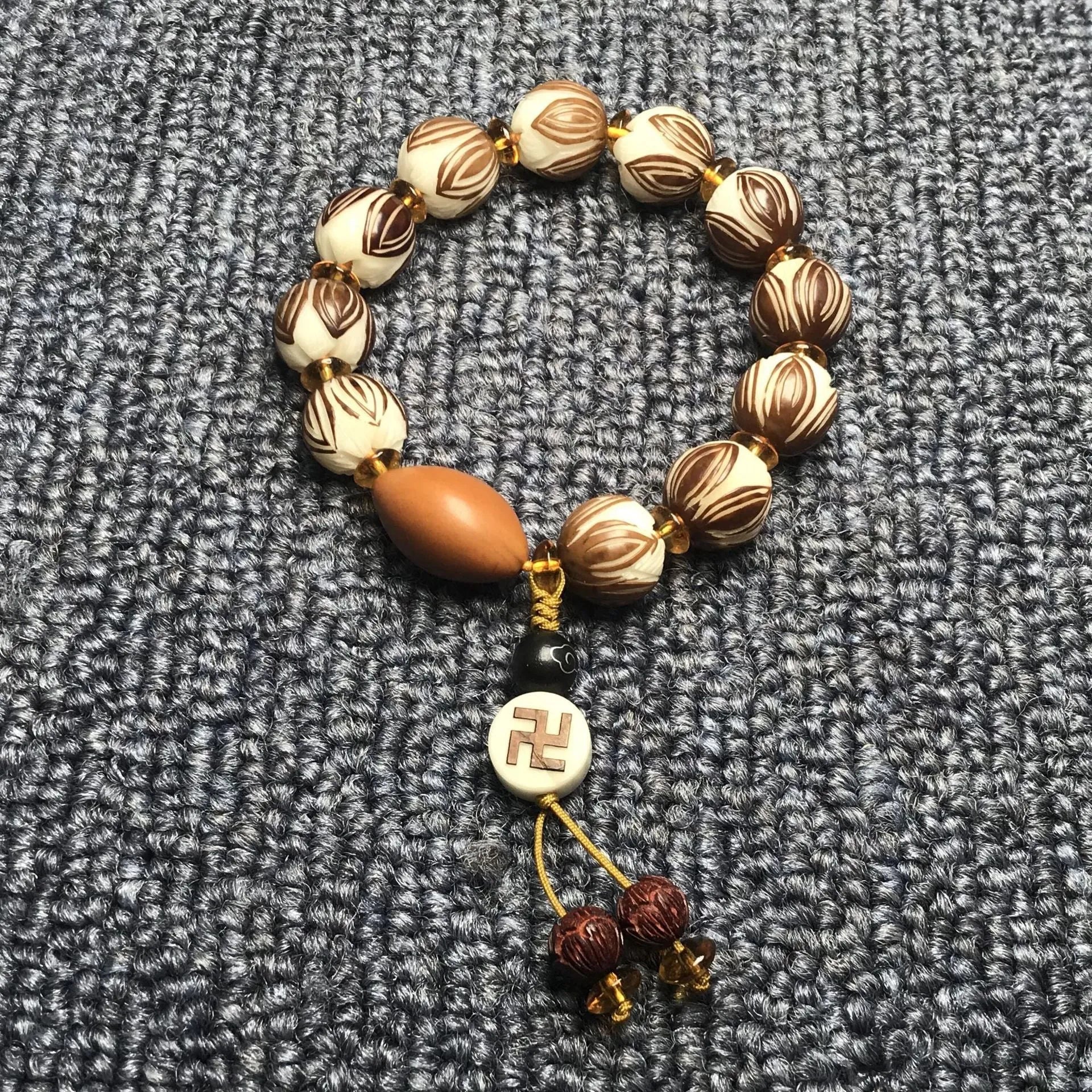 White jade bodhi root carved lotus bracelet in lotus ten thousand words style unisex national style
