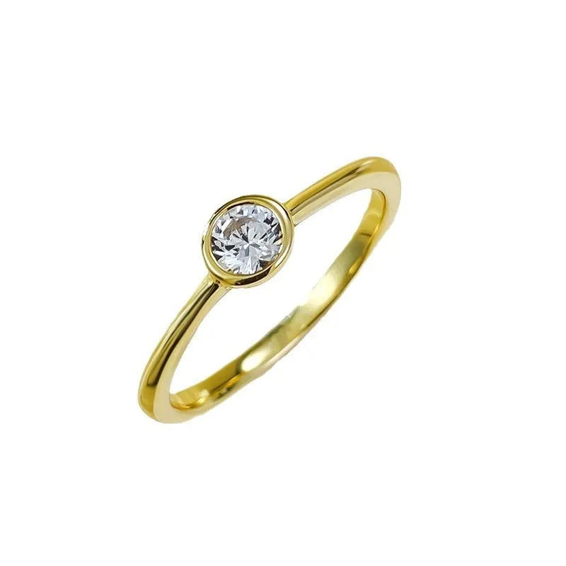 Minimalist crown-shaped silver ring with linear detailing in R962 gold or platinum electroplated finish