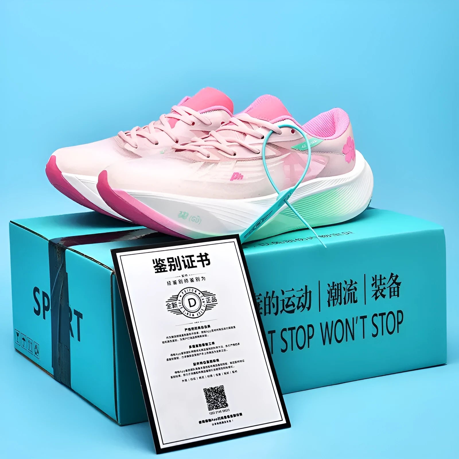 Low-top racing sneaker in various colours with a carbon plate sole, PU mesh upper, and lace-up front.