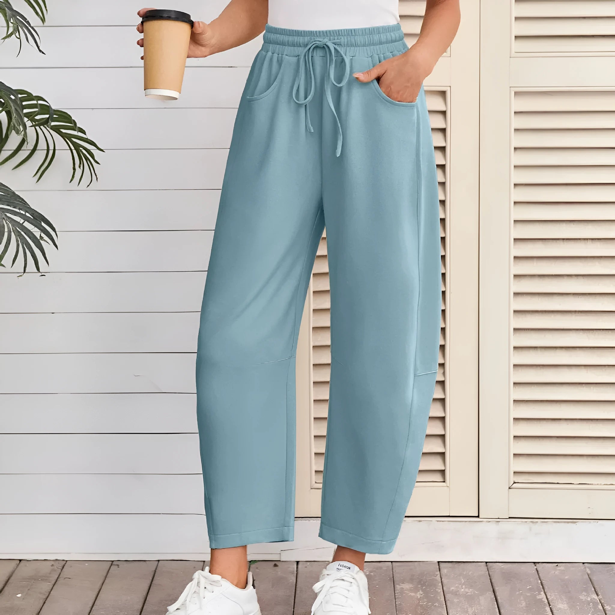 Loose cotton cropped sweatpants with elastic waistband in street fashion style