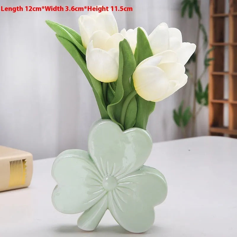 White porcelain ceramic clover-shaped vase with European styling for desktop decoration