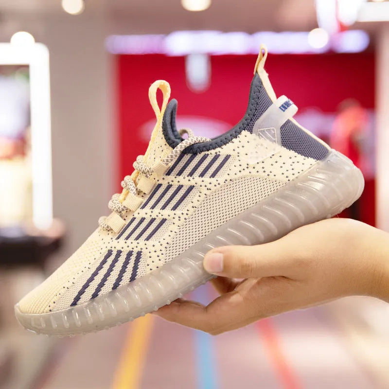 Men's white breathable flying fabric sports shoes with mesh lining and platform heel design