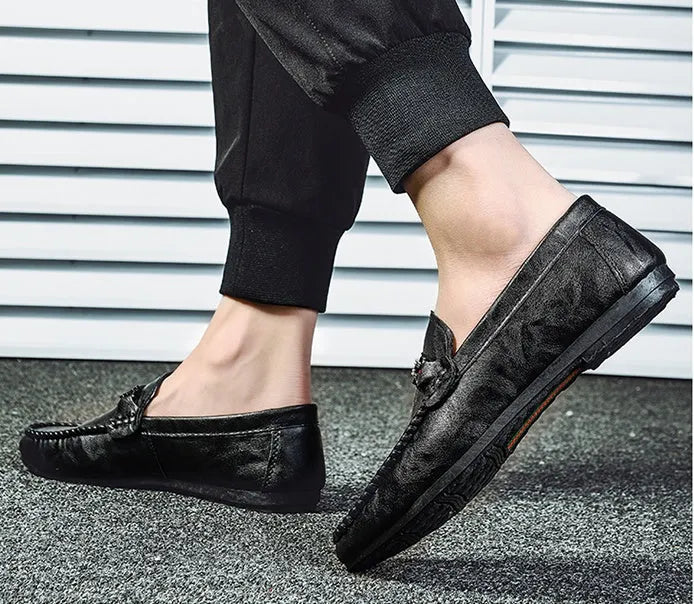 Men's Doudou casual shoes with black PU upper and rubber sole on a light background