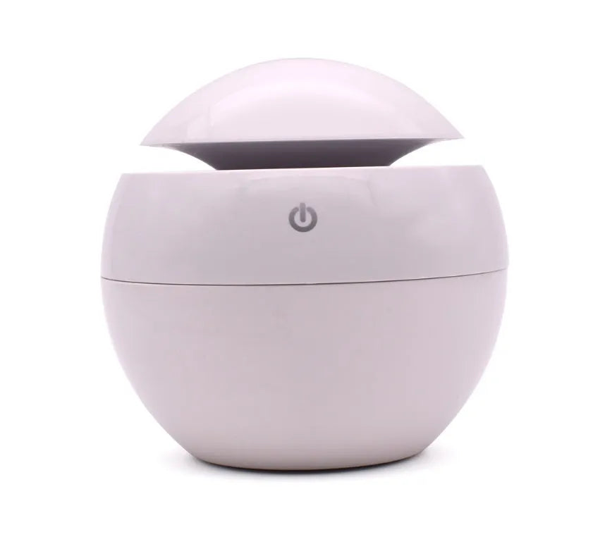 Mini USB ultrasonic atomiser humidifier 130ml ABS plastic in white colour on desk