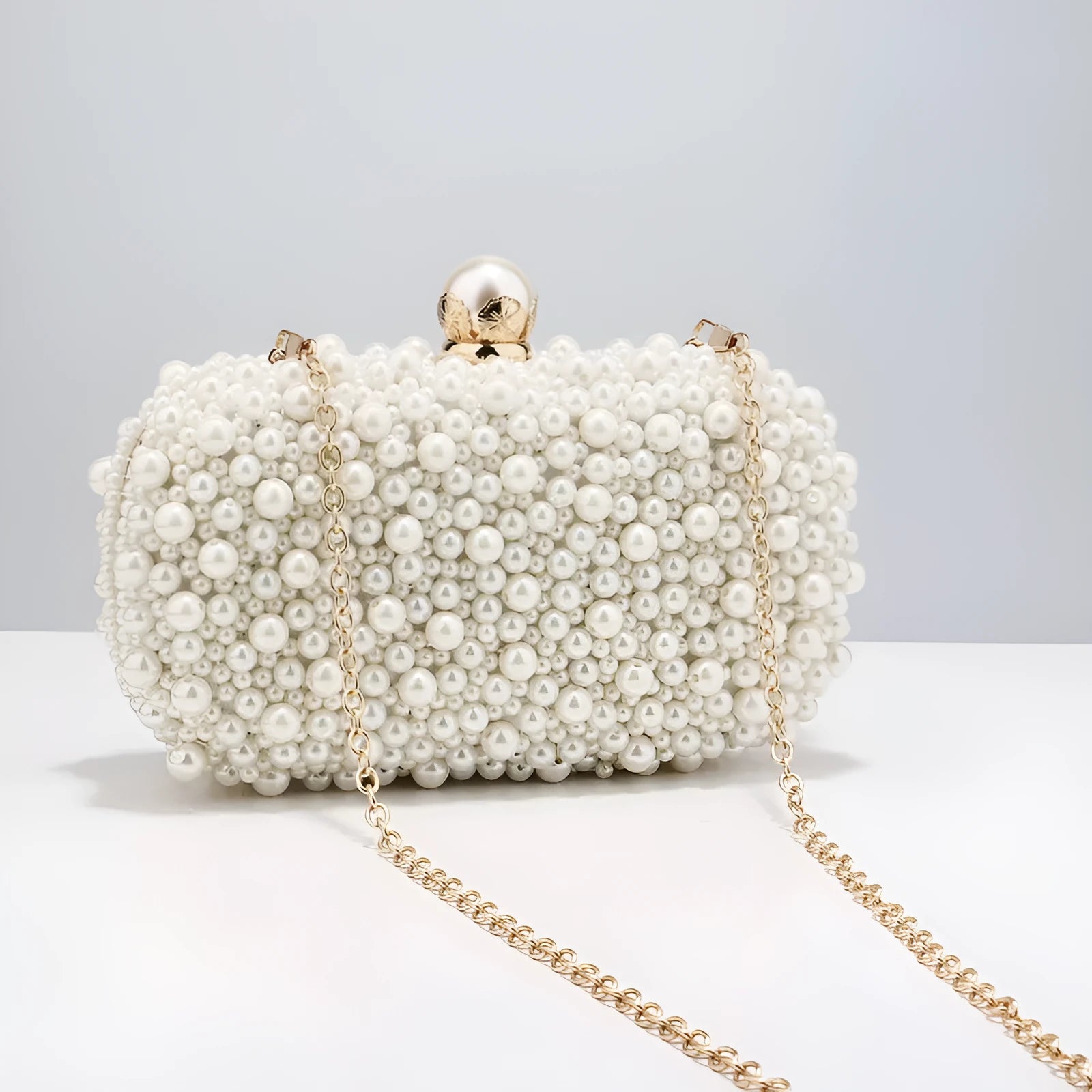 Small pearl dinner bag in solid colour, ABS material, polyester, with single handle and cover-type opening