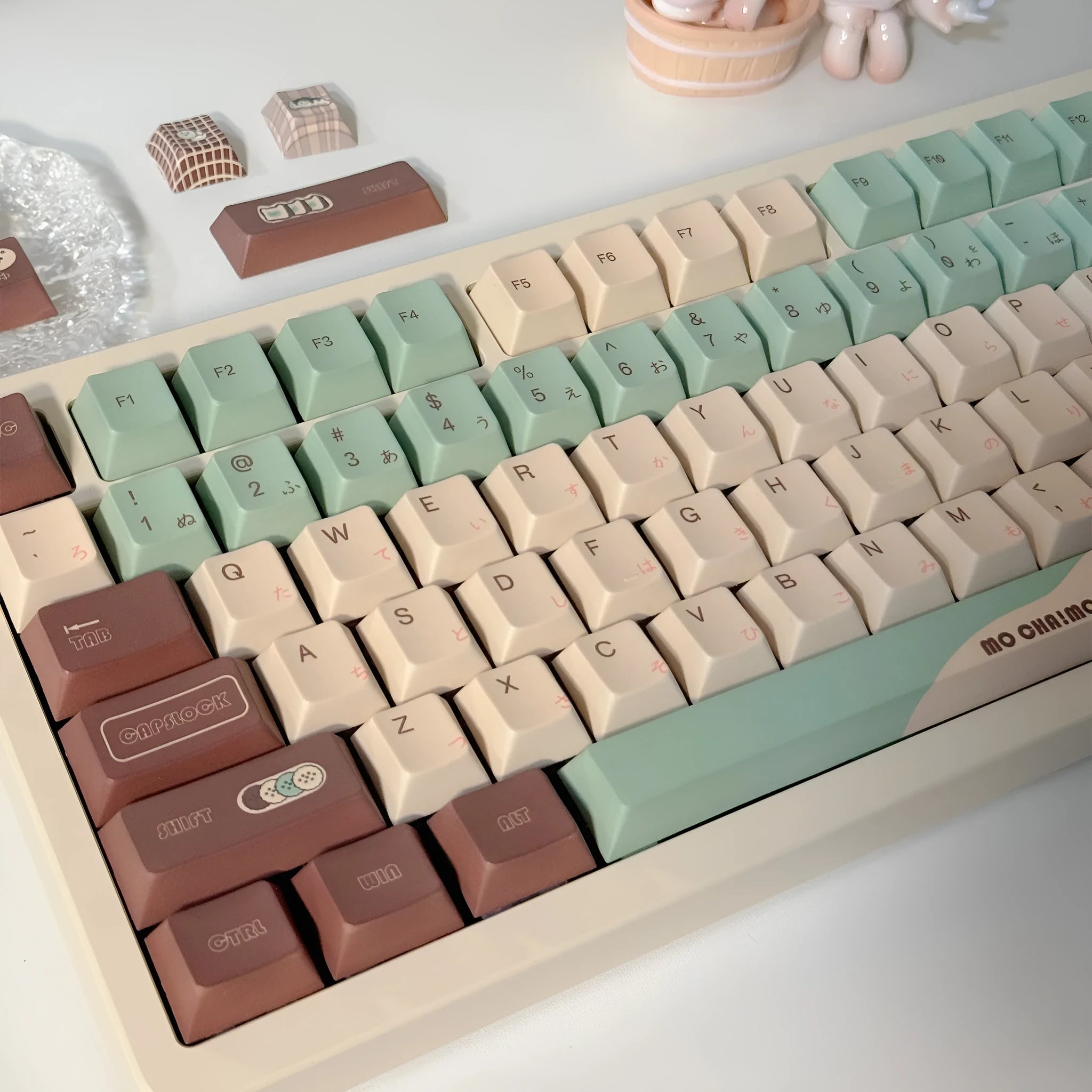 Matcha green ergonomic keycap set with key puller tool for mechanical keyboards