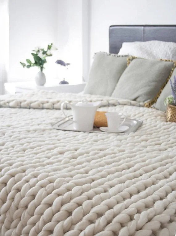 Nordic thick acrylic hand-woven blanket in white colour with plain pattern