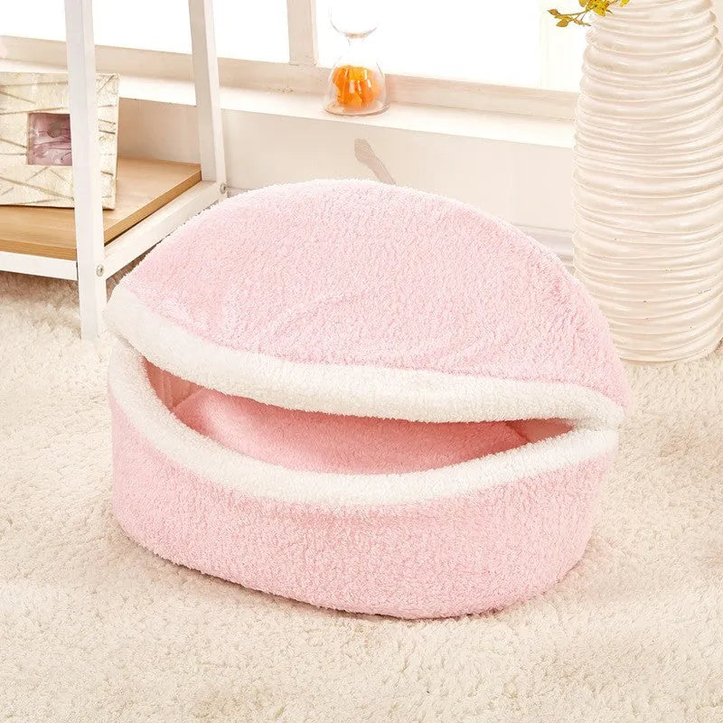 Removable hamburger-style pet nest in beige with zipper closure, size M 45x35 cm, fibre and PP cotton construction