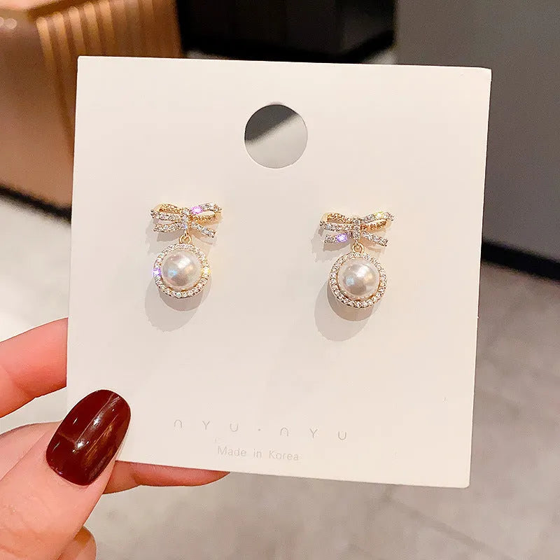 Bow pearl simple micro stud earrings in white with copper electroplated finish and white gold inlaid gemstone