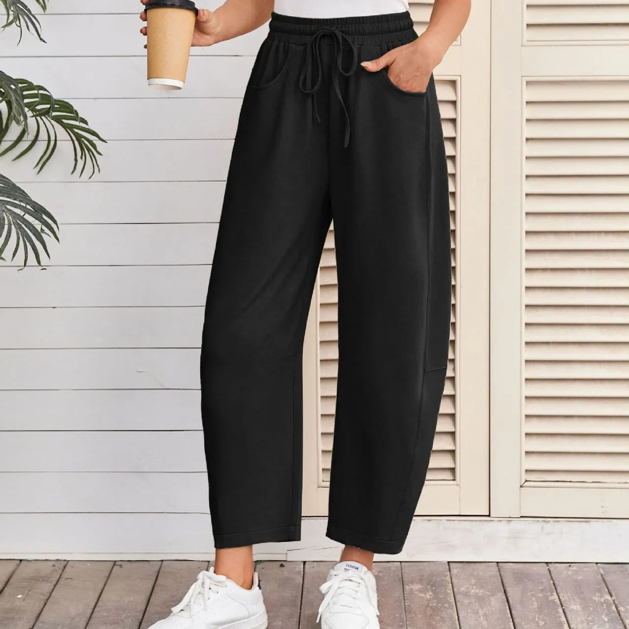 Loose cotton cropped sweatpants with elastic waistband in street fashion style