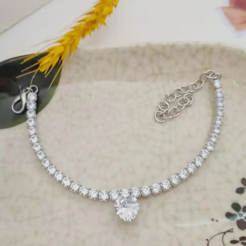 Rhinestone heart-shaped pet collar for dogs and cats in gold, platinum, and rose gold colours