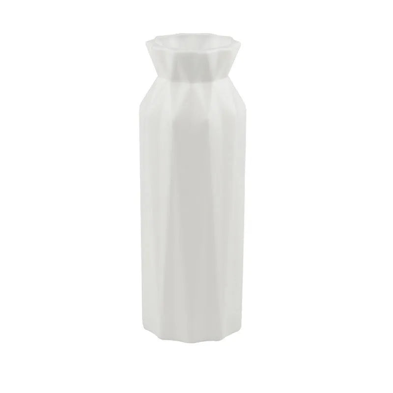 Drop-resistant melamine plastic vase in green colour with 7.2cm base diameter