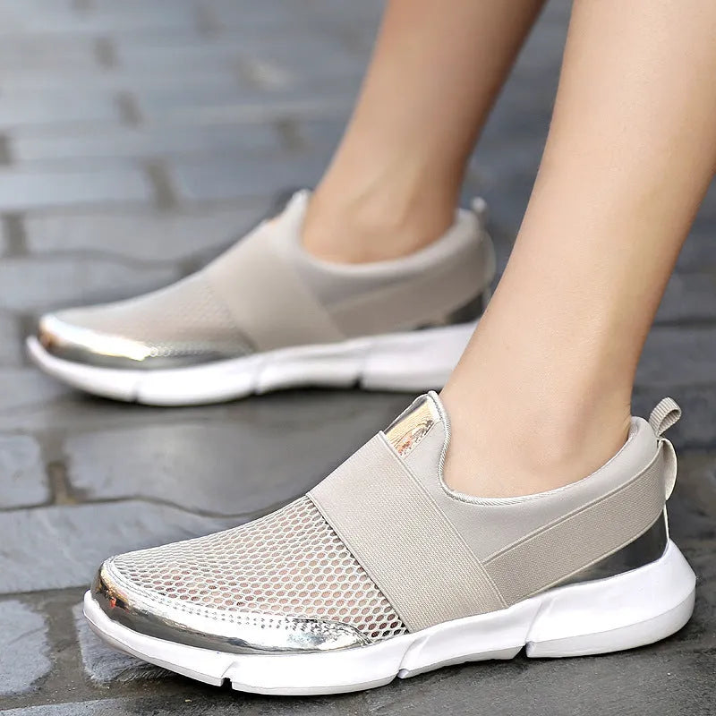 Women's low-top casual sneakers in blue with breathable mesh interior and PU midsole