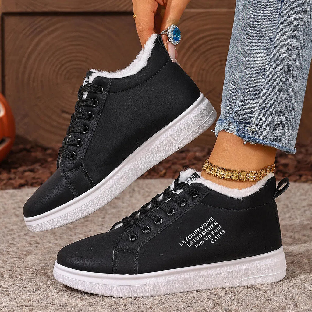 Women's flat sneakers in black, round toe, front lacing, rubber sole, size 35-40