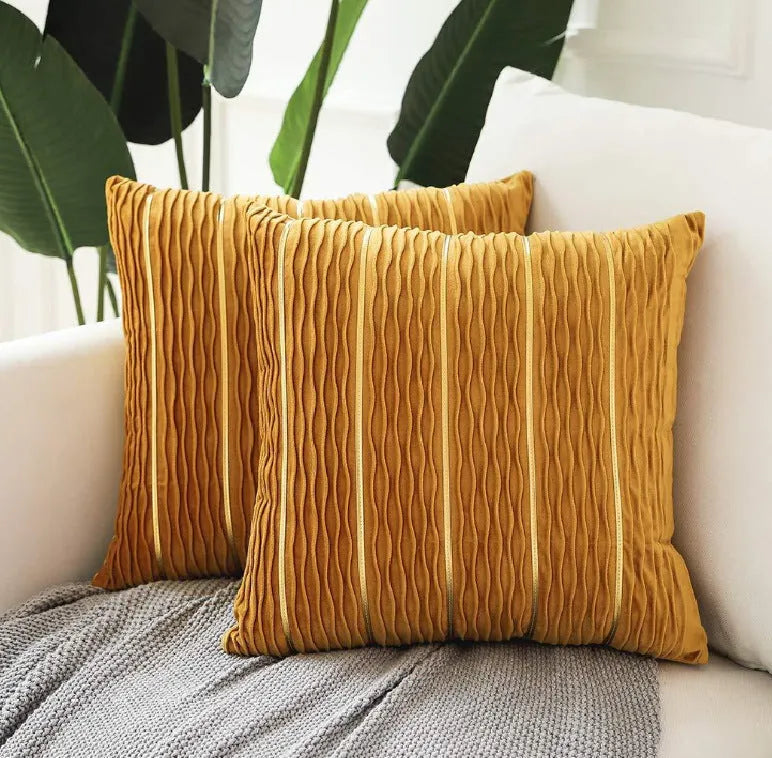 Striped plush velvet pillow cover for sofa in various colours on a 45x45 cm cushion.