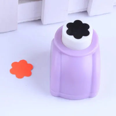 Plastic student stationery embossing device 3x2.5x3cm with decorative pattern