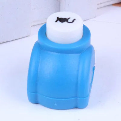 Plastic student stationery embossing device 3x2.5x3cm with decorative pattern
