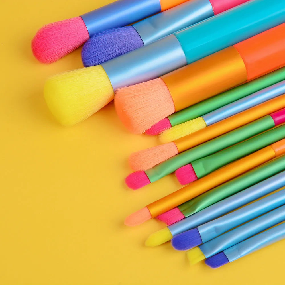 Makeup brush full set with man-made fibre bristles and plastic handles in multiple brush sizes