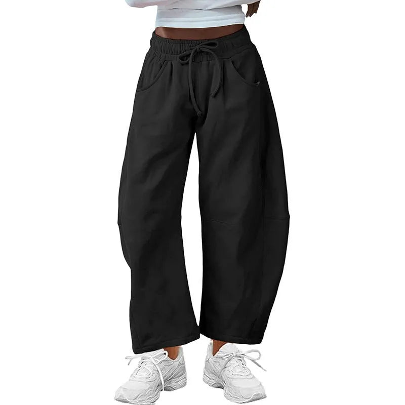 Loose cotton cropped sweatpants with elastic waistband in street fashion style