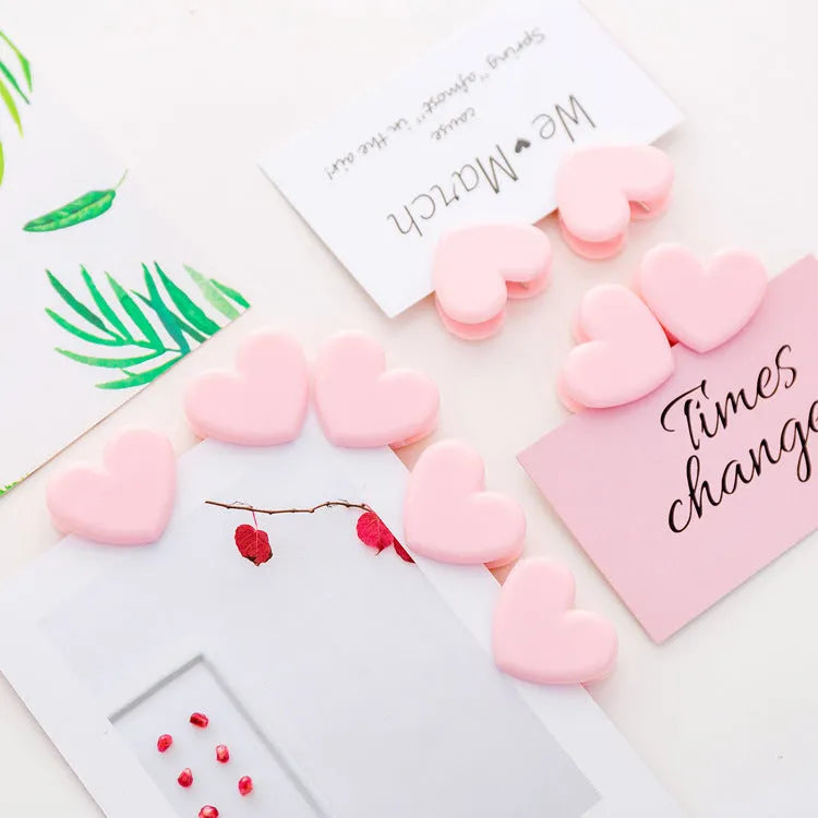 Pink love heart-shaped photo clip on white background, 3.2 cm size, lightweight decoration