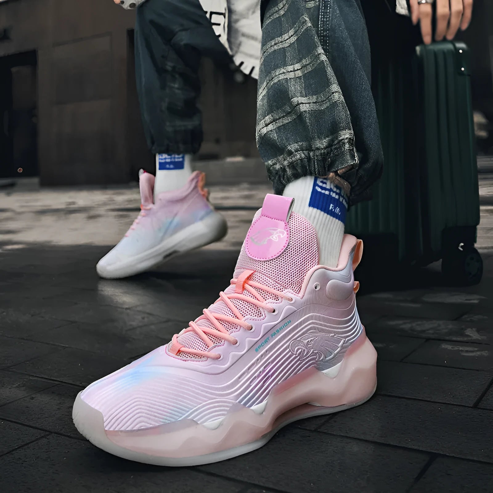 Luminous high-top basketball shoes with mesh upper and graffiti pattern for children in multiple colours