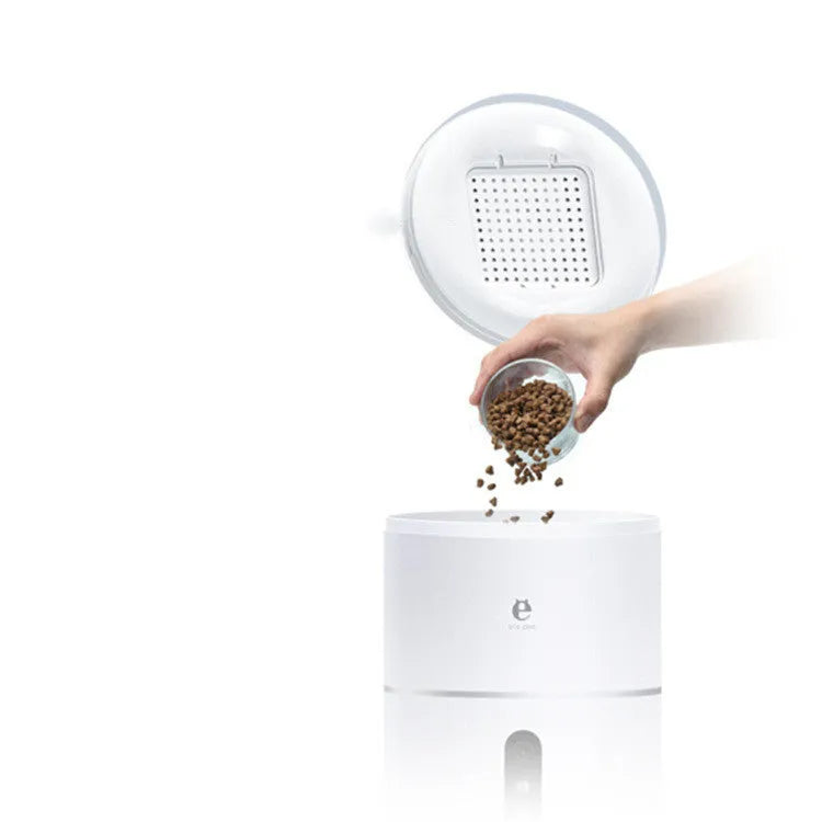 White automatic pet feeder with 1080P camera, 4L capacity, detachable food plate, and desiccant box