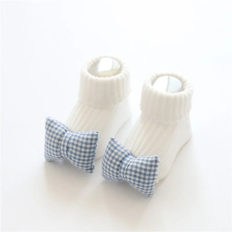 Cotton baby floor socks in various colours and patterns with size guide for ages 0-3 months