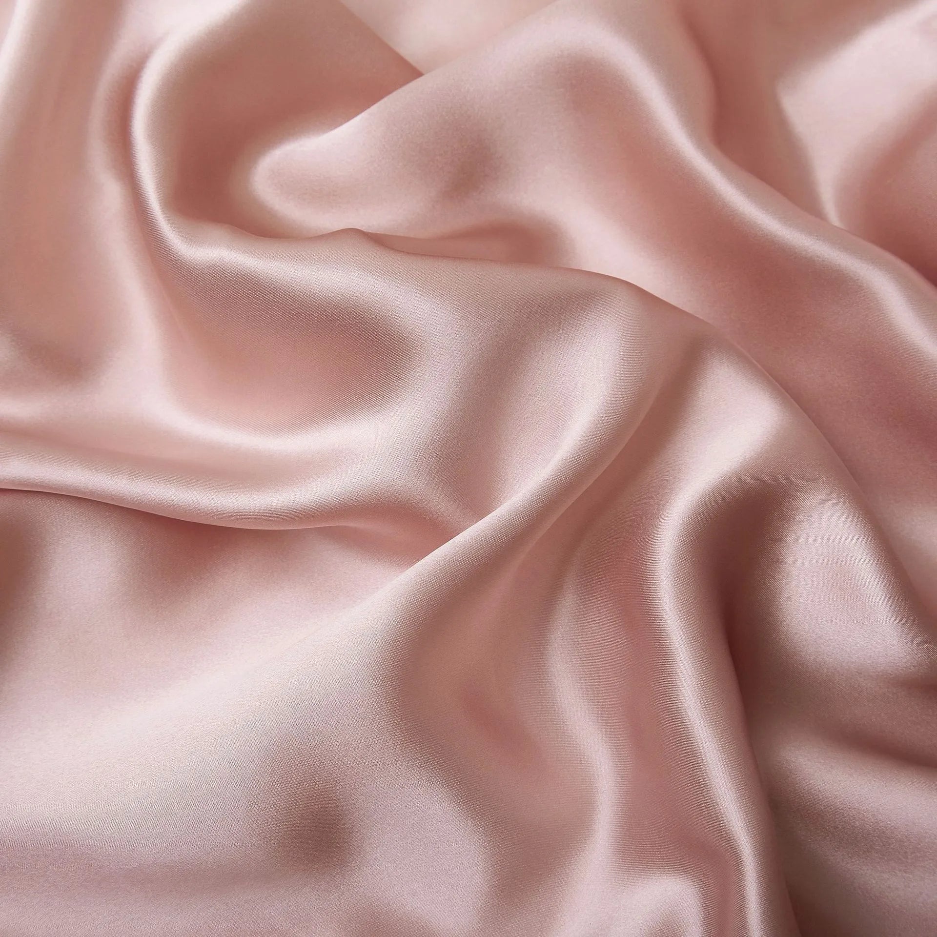 Single mulberry silk pillowcase in palace luxury style, size 48cm by 74cm.