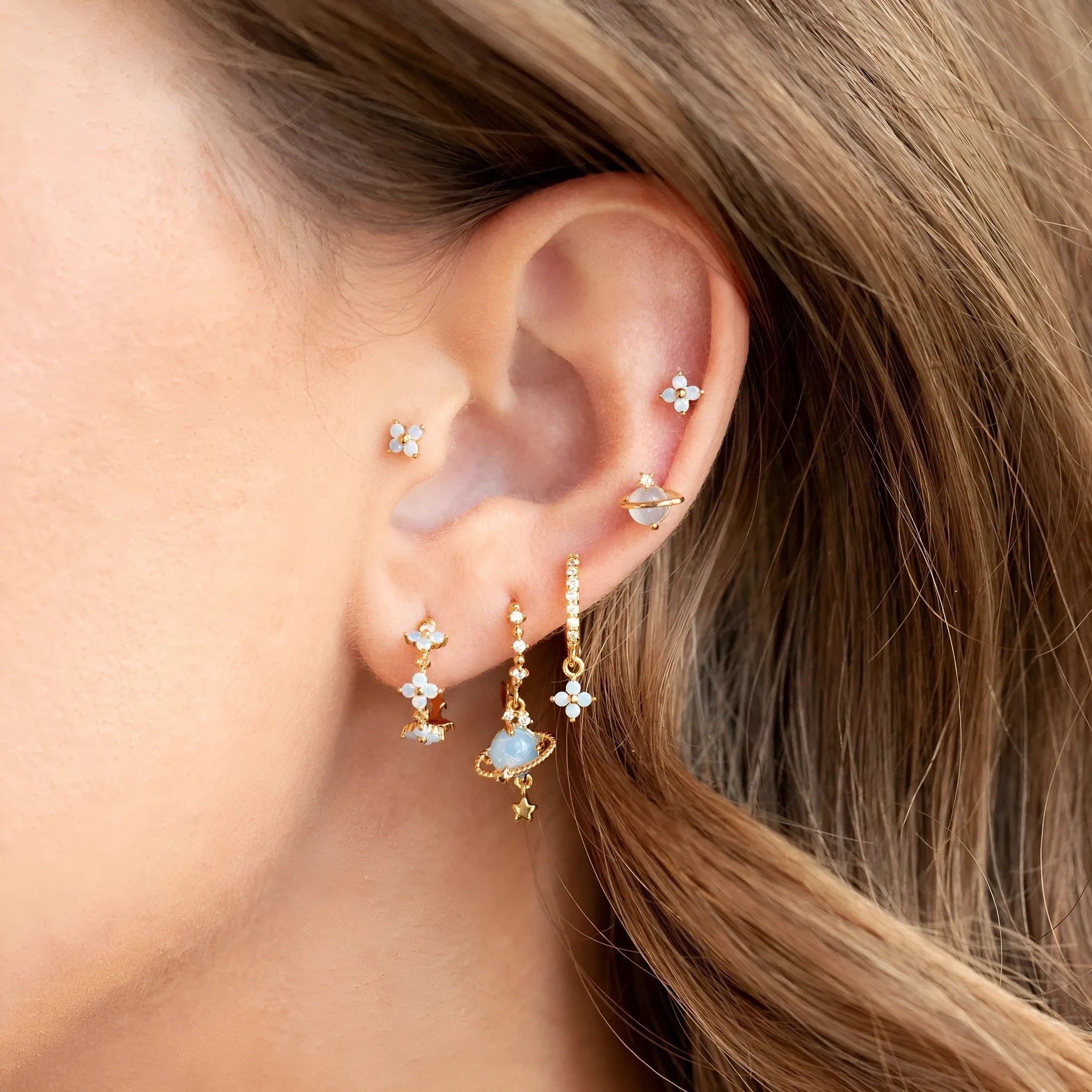Japanese Korean style sweet girl flower earrings with blue protein flower nail and zircon detailing