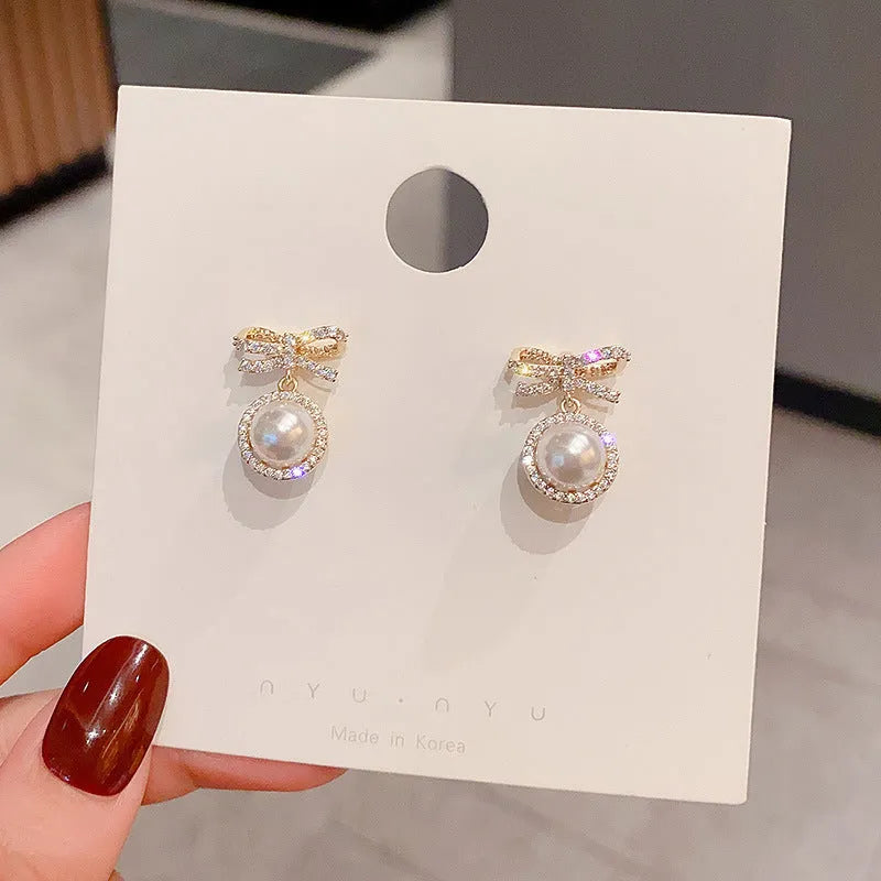 Bow pearl simple micro stud earrings in white with copper electroplated finish and white gold inlaid gemstone