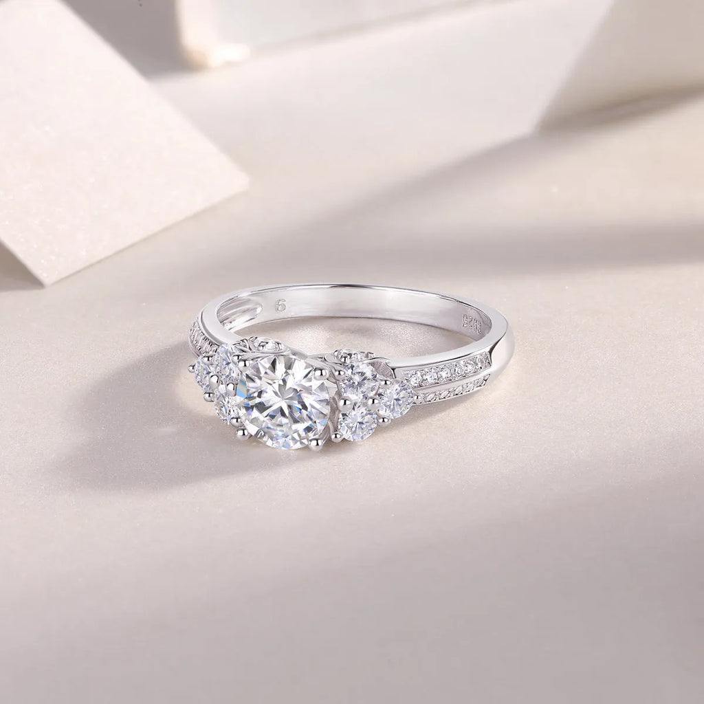 Coral Dream 1-carat moissanite wedding ring set in platinum-plated S925 silver on gift box