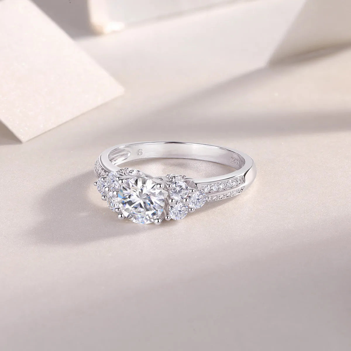 Coral Dream 1-carat moissanite wedding ring set in platinum-plated S925 silver on gift box