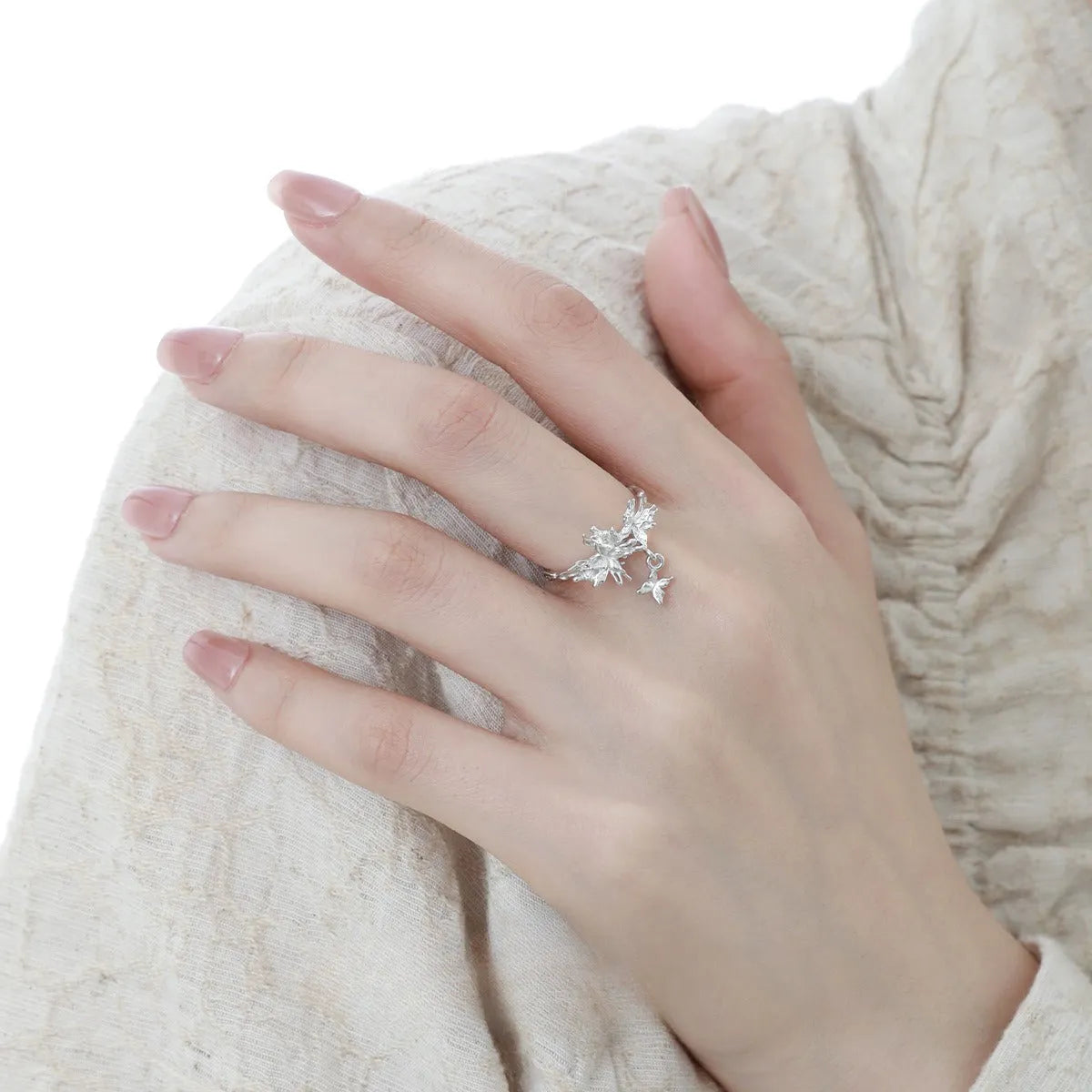 Adjustable silver ring with butterfly design in gold or white gold finish