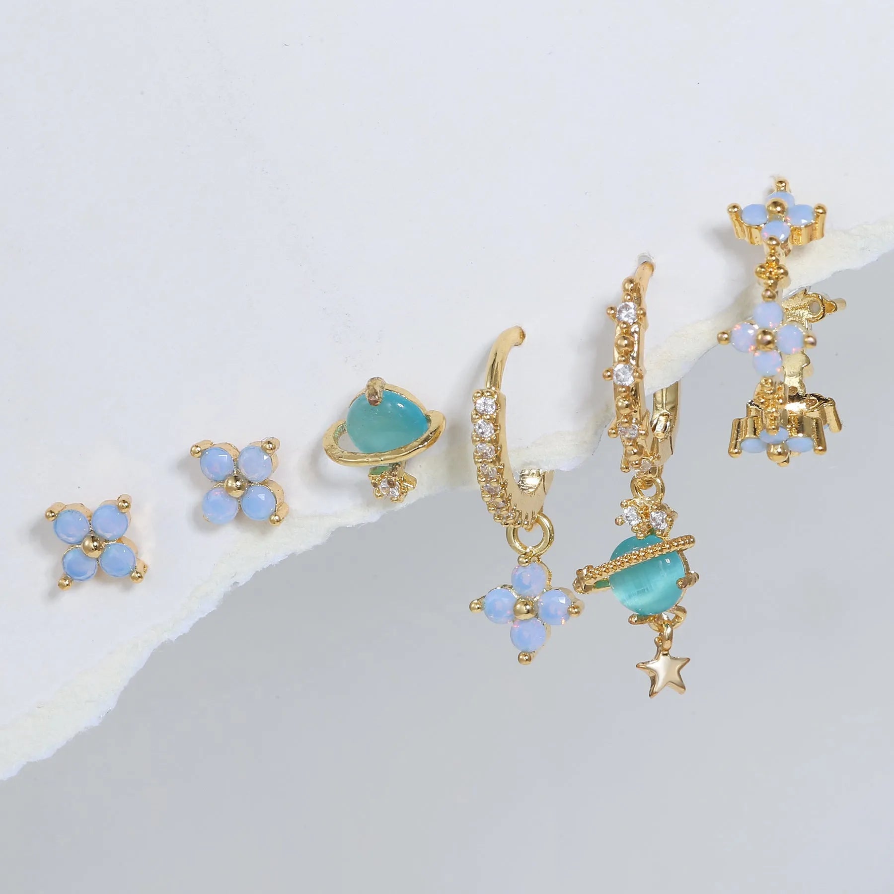 Japanese Korean style sweet girl flower earrings with blue protein flower nail and zircon detailing