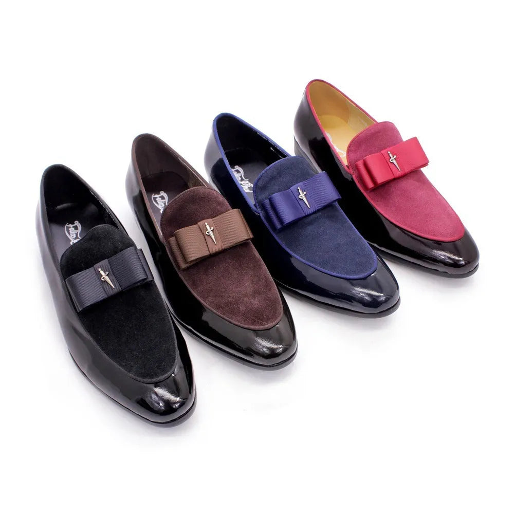Men's low-top patent leather shoes with tassel detail in black colour