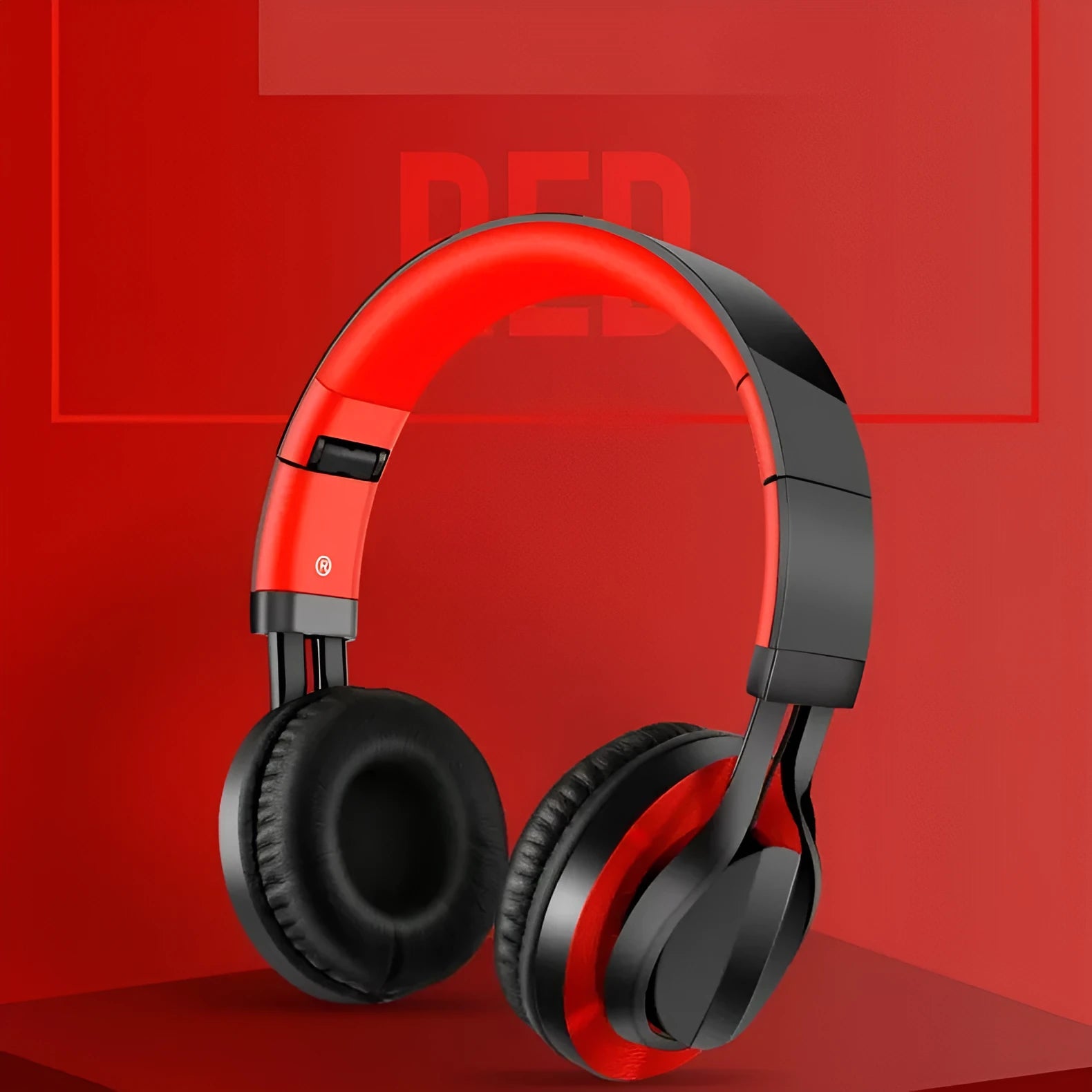Wired headphones with microphone for mobile phones in black colour with 40mm drivers and 3.5mm plug
