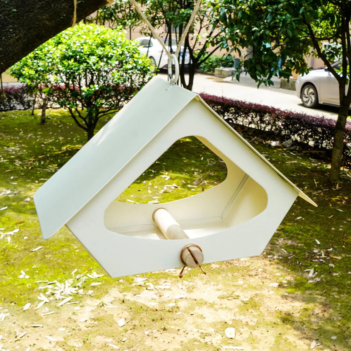 Outdoor iron bird feeder nest with anti-rain lid in European modern simplicity style for garden decoration.