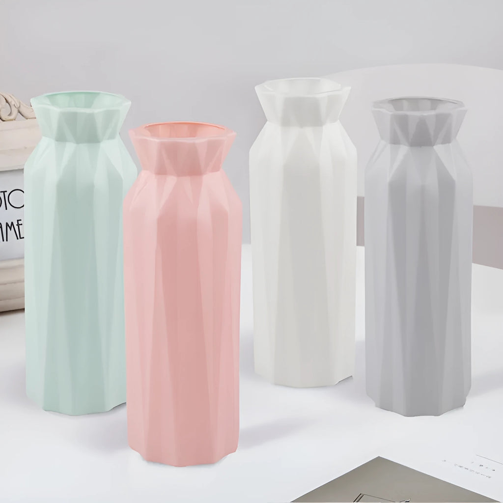 Drop-resistant melamine plastic vase in green colour with 7.2cm base diameter