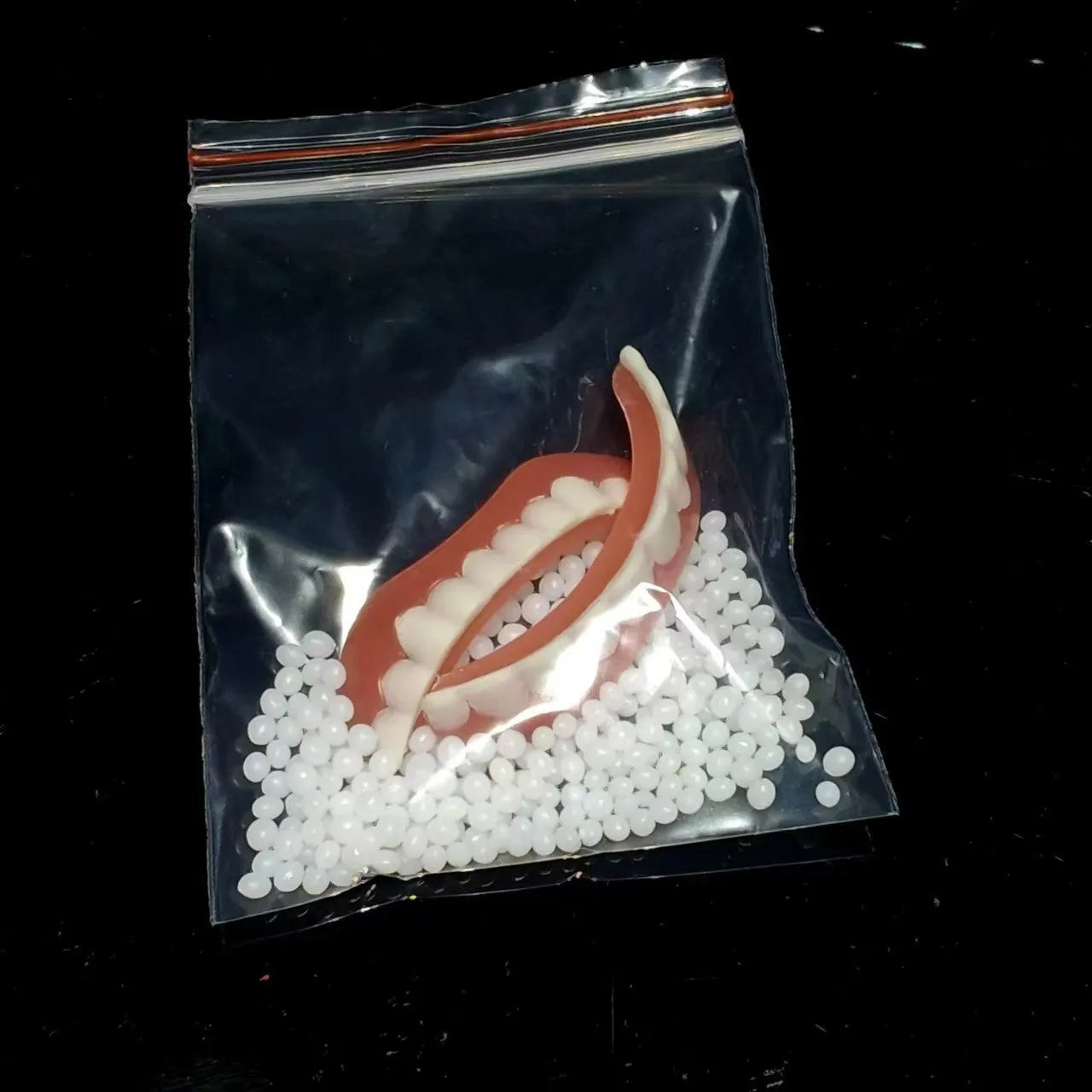 Silicone simulation dentures for dental training with upper and lower teeth in colour box packaging