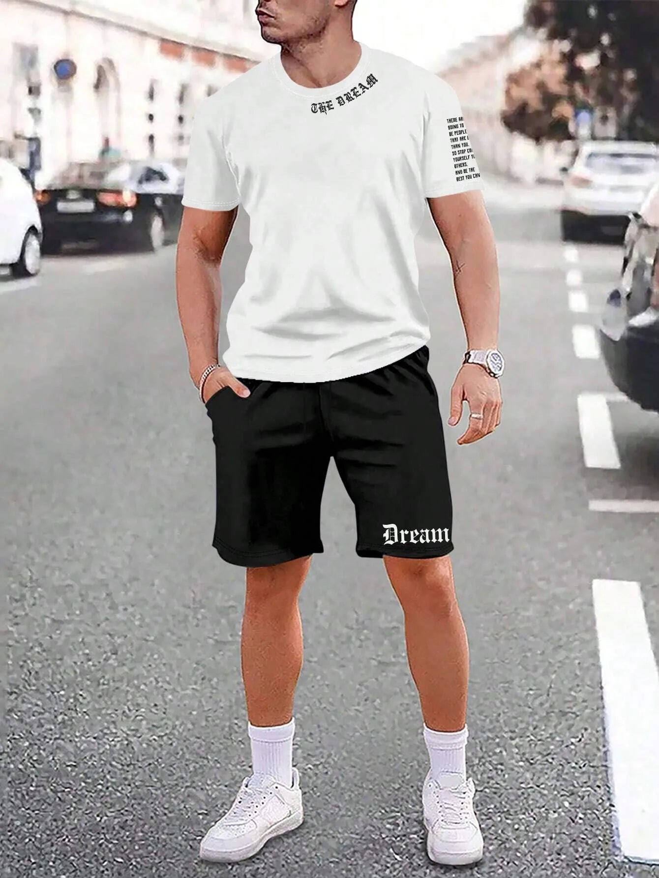 Sports style short-sleeved top and shorts suit in a quick-drying fabric on a mannequin.