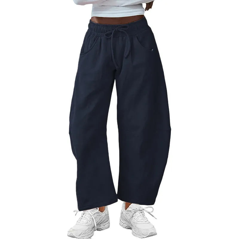 Loose cotton cropped sweatpants with elastic waistband in street fashion style