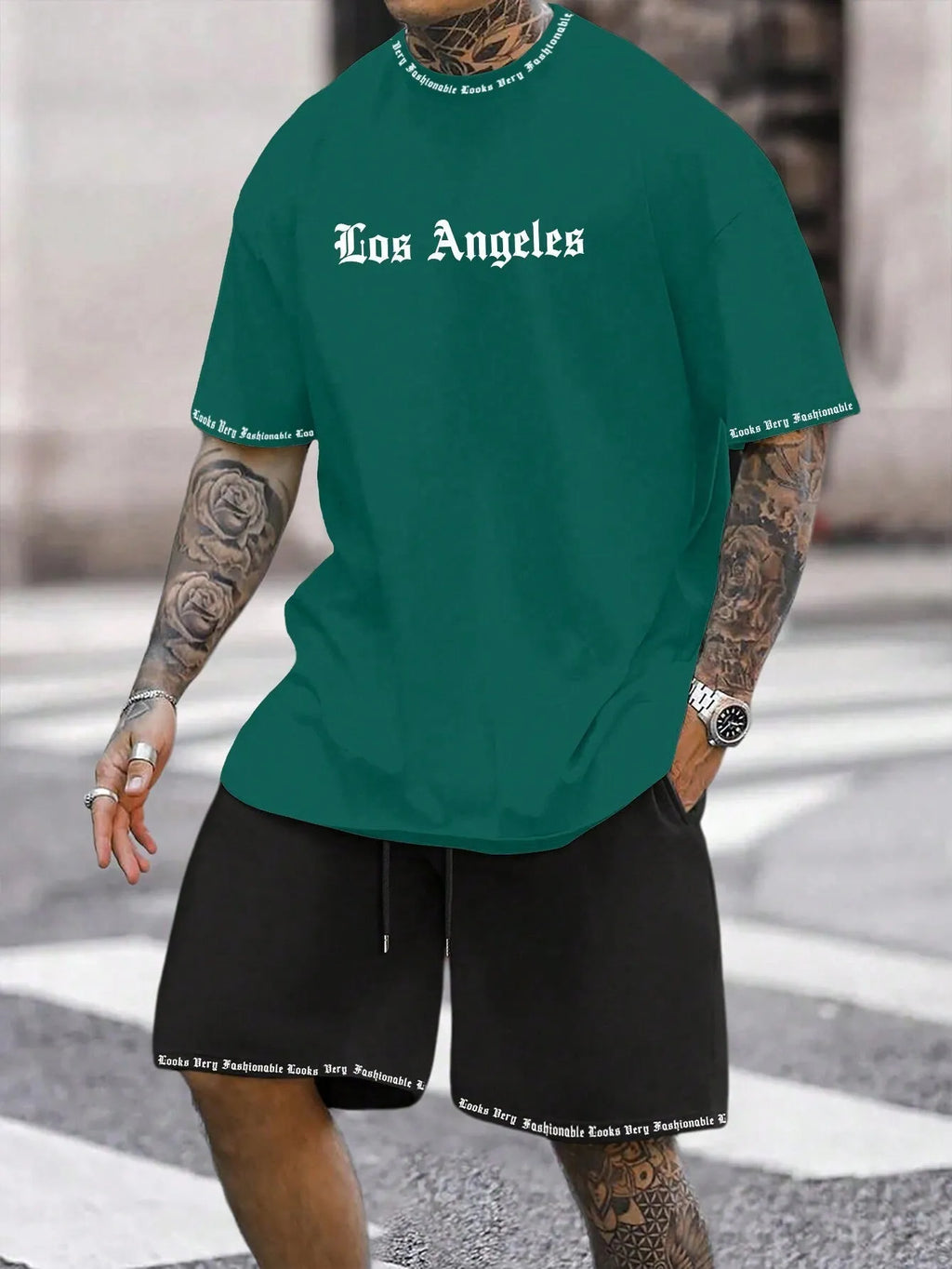 Sports style short-sleeved top and shorts suit in a quick-drying fabric on a mannequin.